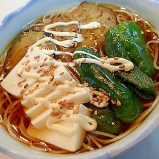 焼き茄子ピーマンと豆腐のマヨ胡麻素麺♪